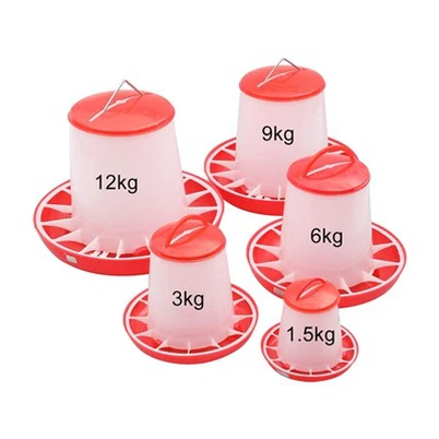 Wiszący plastikowy karmnik dla drobiu